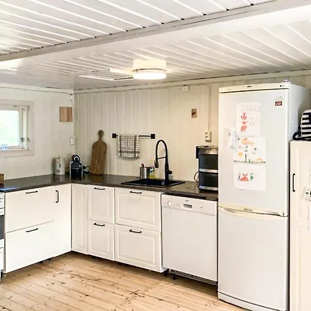 4 Bedroom Stunning In Holiday home Gressvik